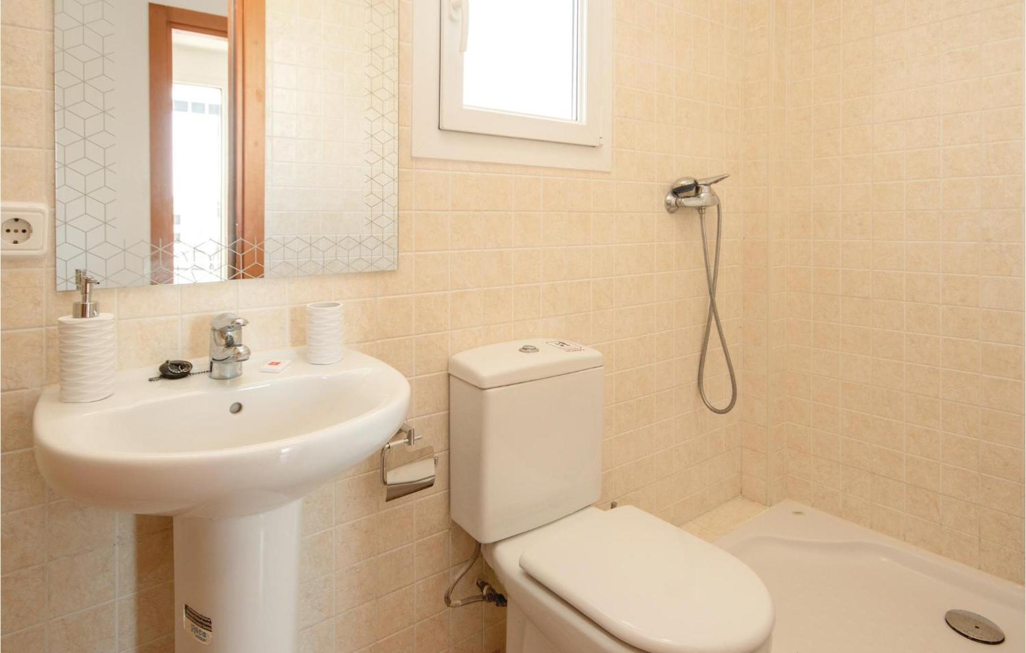 3 Bedroom Amazing Apartment In La Duquesa Castillo de Sabinillas Exterior foto